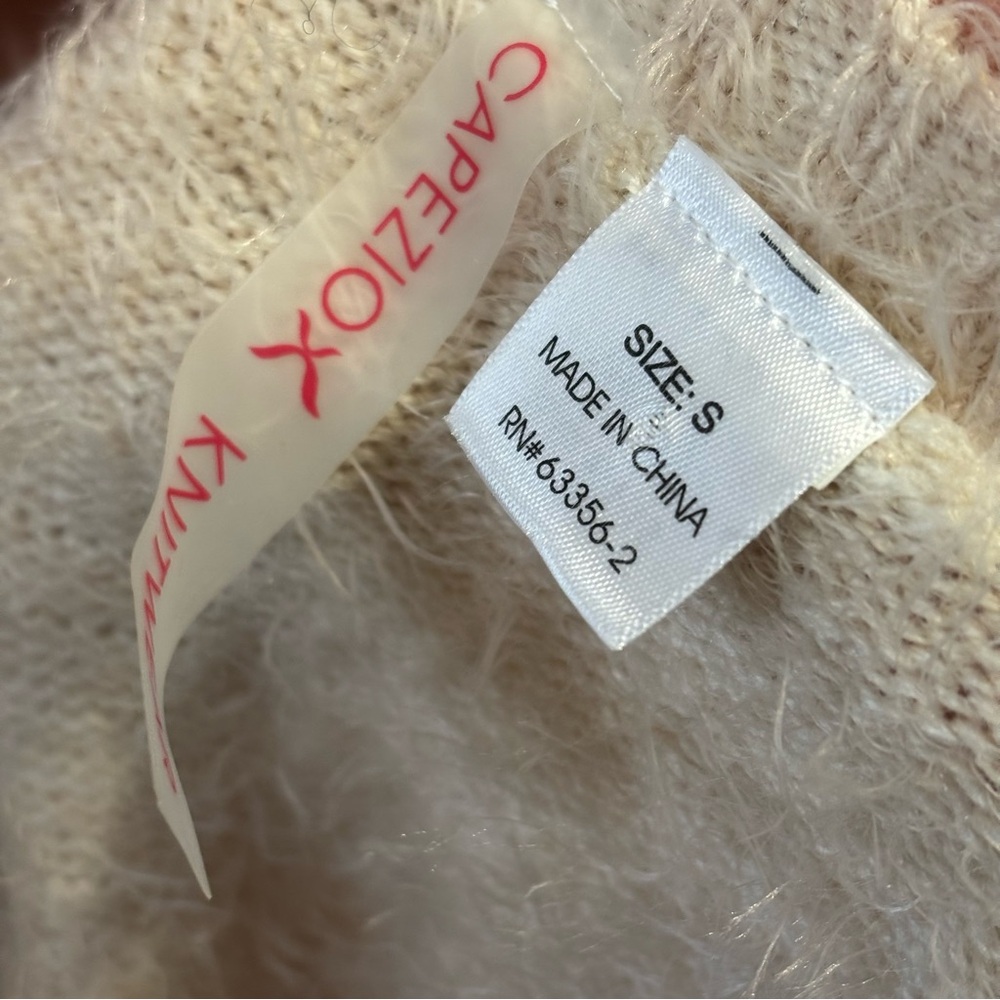 Soft Fuzzy Long Sleeve Pullover V-Neck Sweater Size Small Capezio Balletcore - Picture 6 of 6